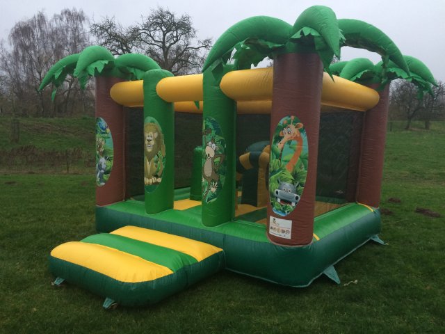 JW Verhuur springkussen jungle